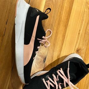 Puma Women’s Sneakers 7.5